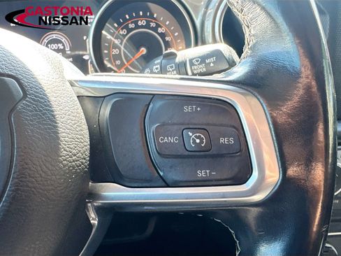 Used 2019 Jeep Wrangler Unlimited Sahara AWD/4WD image 11