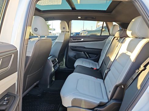 New 2026 Volkswagen Atlas Cross Sport SEL R-Line image 9