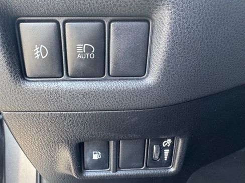 Used 2019 Toyota C-HR Limited image 12