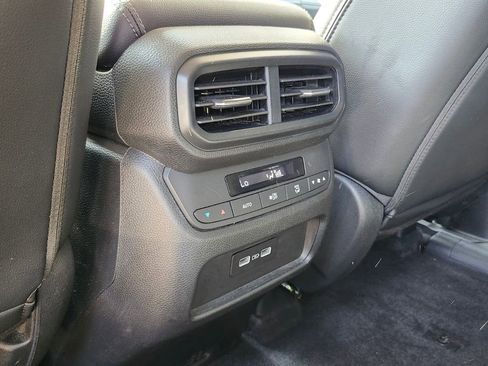 Used 2023 Honda Pilot Touring image 16