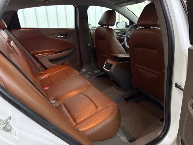 Used 2018 Chevrolet Malibu LT w/ Leather Package FWD image 12