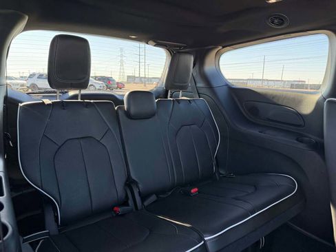 New 2026 Chrysler Pacifica Limited w/ S Appearance Package image 35