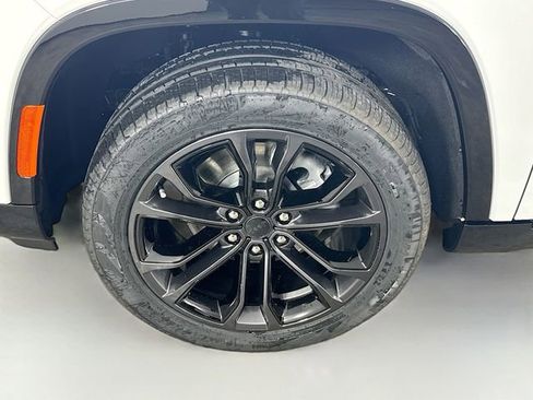 New 2026 Jeep Grand Wagoneer Summit image 36