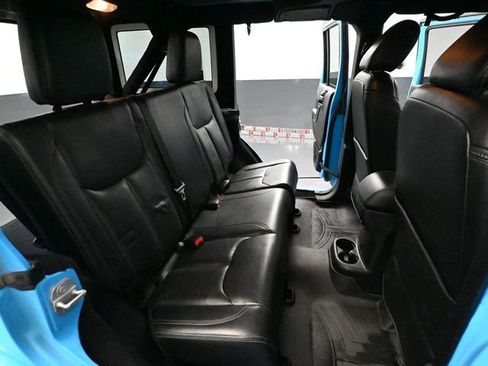 Used 2018 Jeep Wrangler Unlimited Sahara image 38