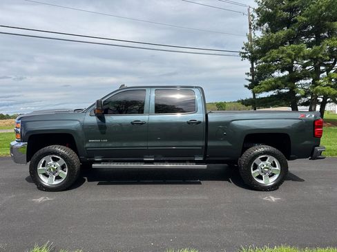 Used 2019 Chevrolet Silverado 2500 LT w/ LT Convenience Package AWD/4WD image 3