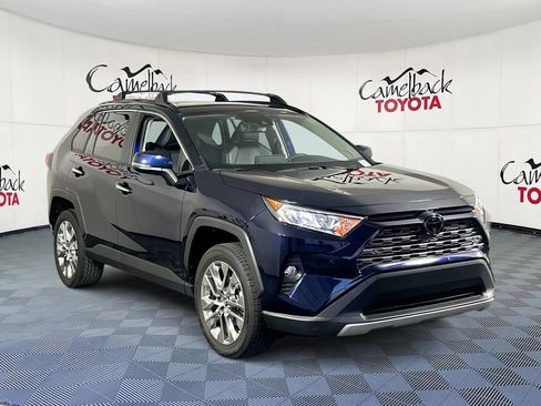 Used 2019 Toyota RAV4 Limited w/ Cold Weather Package FWD image 3