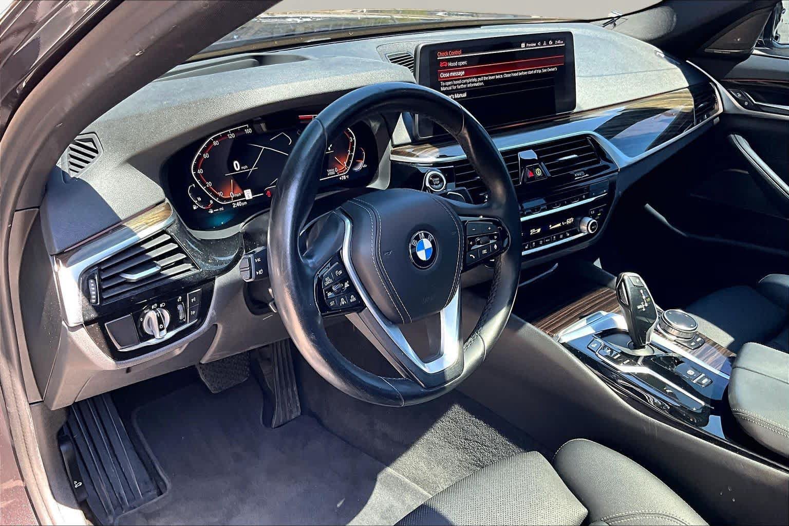 Used 2022 BMW 530i w/ Premium Package RWD image 18