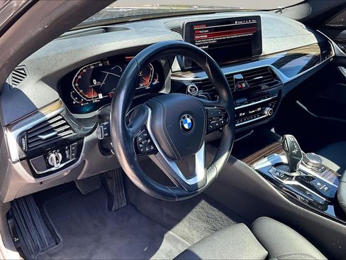Used 2022 BMW 530i w/ Premium Package RWD image 18