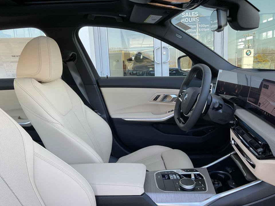 Used 2026 BMW 330i Sedan w/ Premium Package RWD image 30