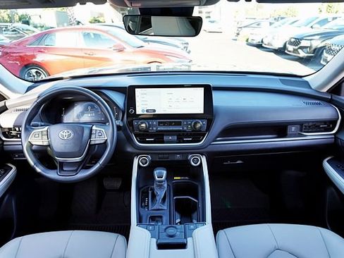 Used 2025 Toyota Grand Highlander AWD Hybrid image 20