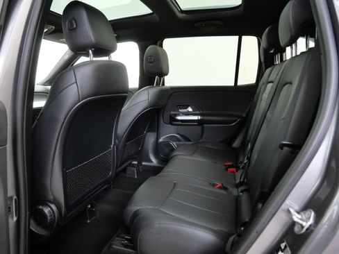Used 2022 Mercedes-Benz GLB 250 4MATIC image 16