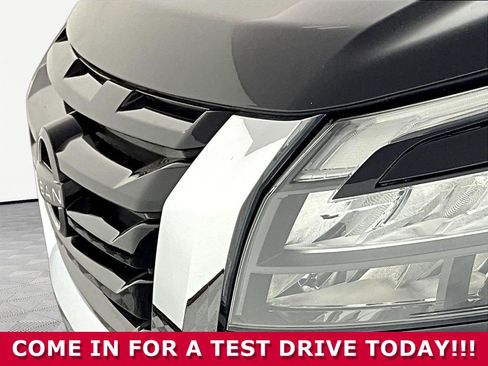 Used 2025 Nissan Pathfinder SL AWD/4WD image 30