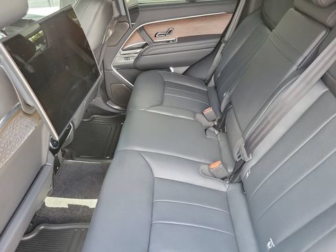 Used 2025 Land Rover Range Rover Autobiography AWD/4WD image 10