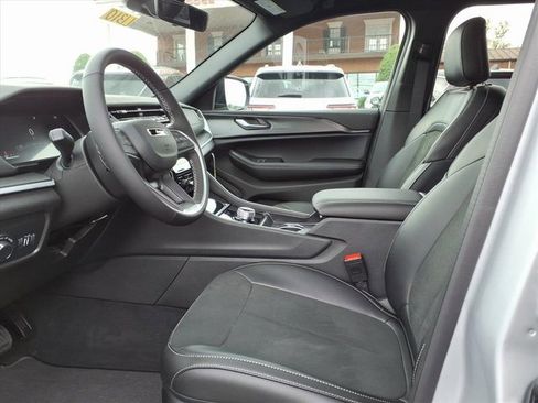 New 2025 Jeep Grand Cherokee L Altitude image 7