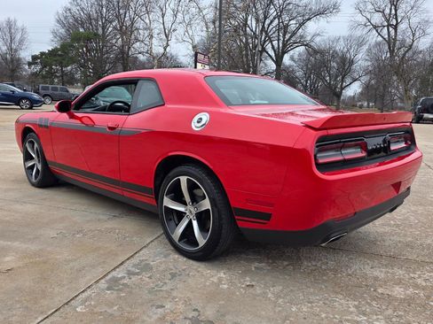 Used 2019 Dodge Challenger SXT image 12