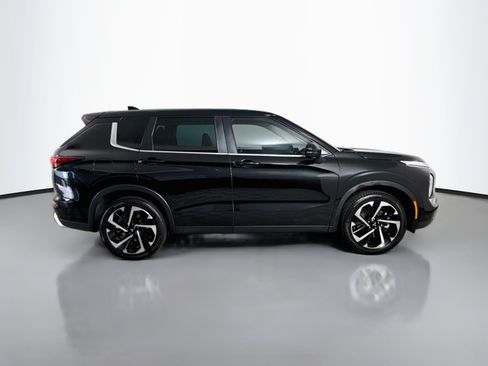 Used 2023 Mitsubishi Outlander SE Black Edition FWD image 11