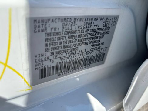 Used 2025 Nissan Sentra SV FWD image 28
