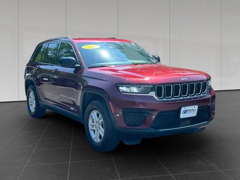 Used 2022 Jeep Grand Cherokee Laredo w/ Luxury Tech Group I AWD/4WD image 7