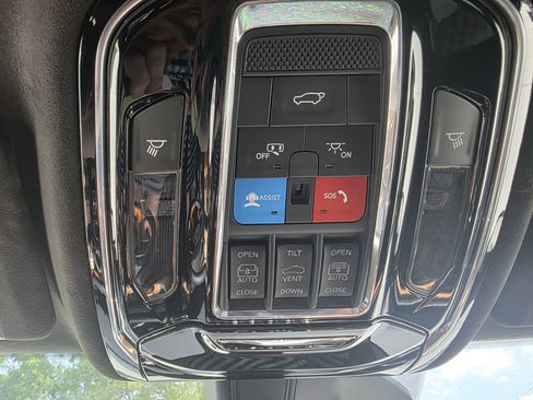 Used 2023 Jeep Grand Cherokee Summit image 33