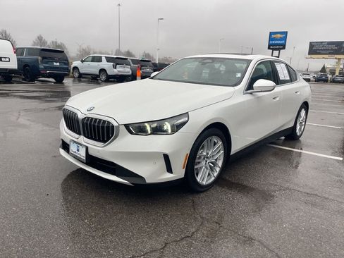 Used 2025 BMW 530i xDrive w/ Premium Package image 7