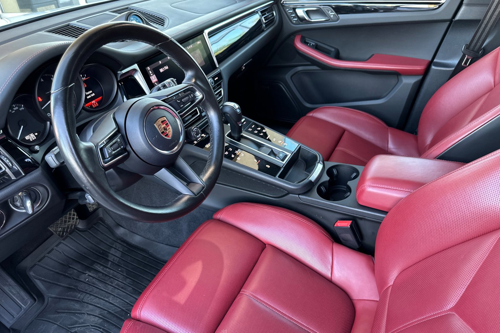 Used 2024 Porsche Macan AWD/4WD image 10