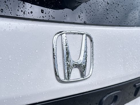 Used 2025 Honda Pilot Touring image 10
