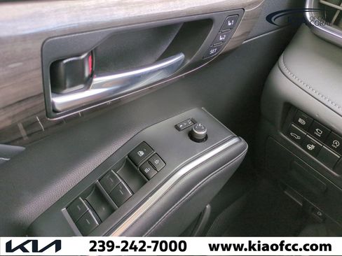 Used 2023 Toyota Highlander LE image 26