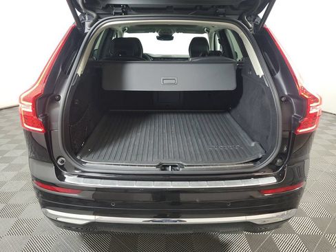 Certified 2023 Volvo XC60 B5 Ultimate w/ Climate Package FWD image 11