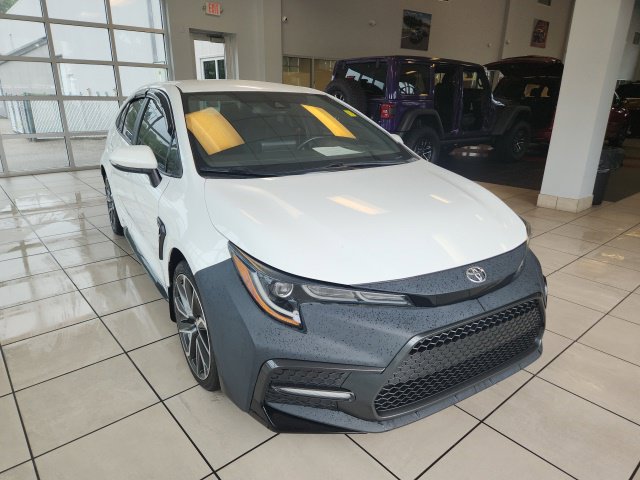 Used 2022 Toyota Corolla SE FWD image 2