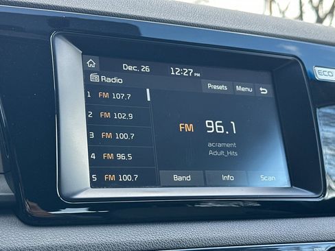 Used 2017 Kia Niro LX image 23