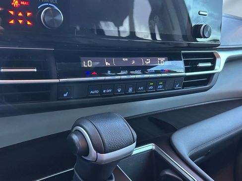 Used 2024 Toyota Sienna XLE image 37