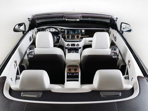 Used 2018 Rolls-Royce Dawn image 14
