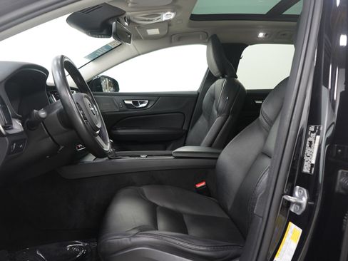 Used 2020 Volvo V60 T5 Cross Country image 27