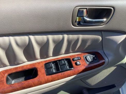 Used 2005 Toyota Camry LE FWD image 15