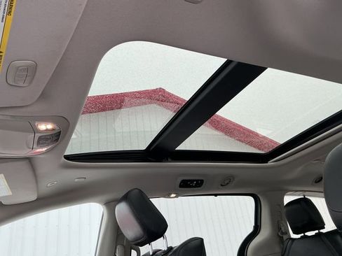 Used 2018 Chrysler Pacifica Touring-L Plus image 23