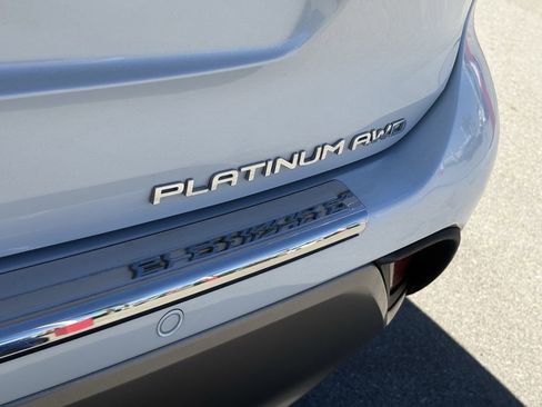 Used 2024 Toyota Highlander Platinum image 6