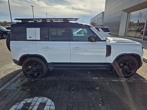 Used 2023 Land Rover Defender 110 S image 8