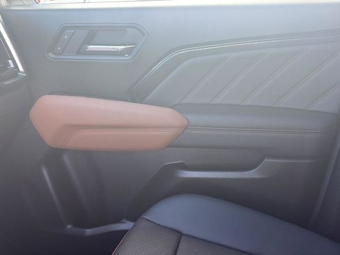 Used 2025 GMC Canyon AT4 w/ AT4 Premium Package image 23