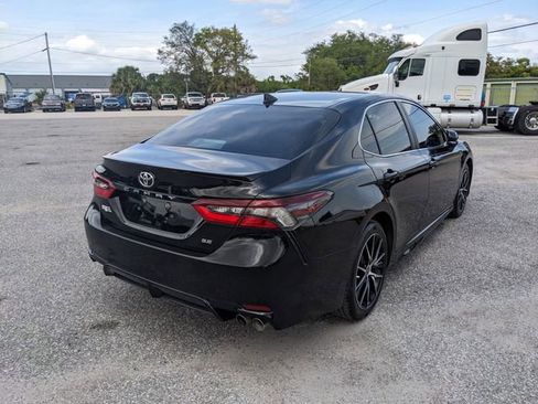 Used 2024 Toyota Camry SE image 4