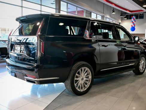 Used 2023 Cadillac Escalade ESV Premium Luxury image 5