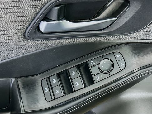 Used 2023 Nissan Rogue SV image 15