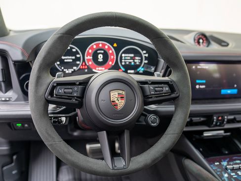 New 2025 Porsche Cayenne GTS image 12