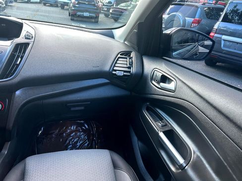 Used 2018 Ford Escape SE image 21