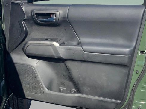 Used 2022 Toyota Tacoma TRD Off-Road image 25