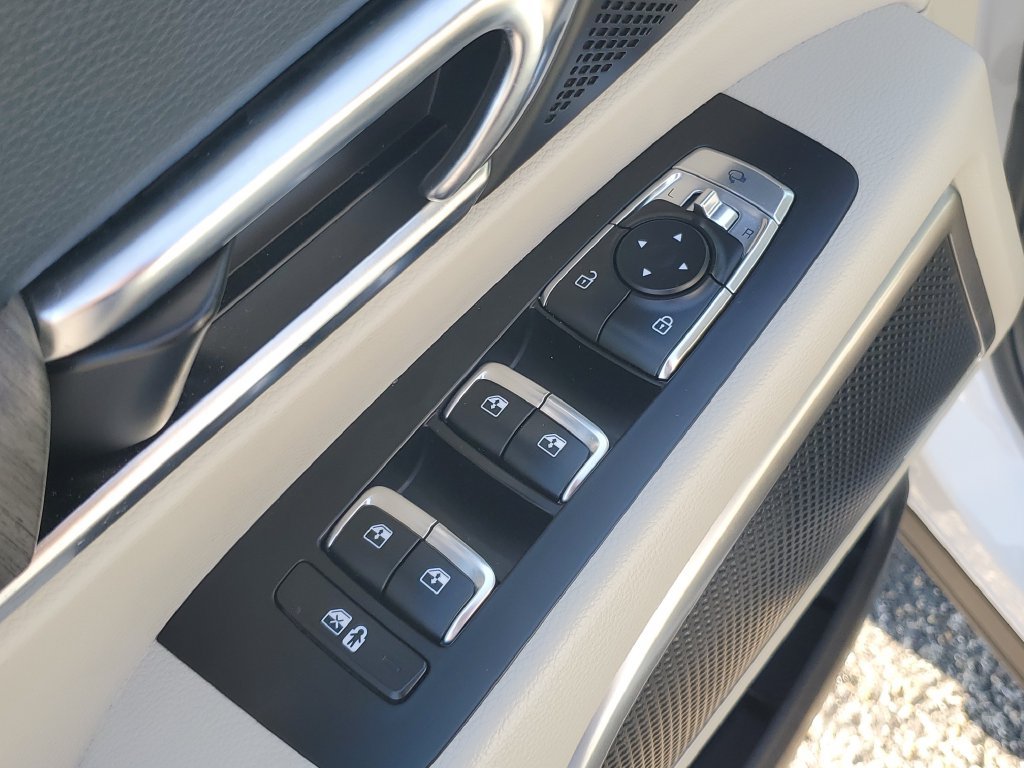 Used 2024 Kia Telluride EX w/ EX Captain's Chair Package FWD image 10