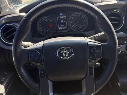 Used 2021 Toyota Tacoma TRD Off-Road w/ Technology Package AWD/4WD image 12