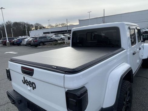Used 2025 Jeep Gladiator Sport image 6
