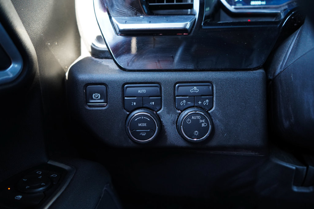 Used 2025 Chevrolet Silverado 1500 LT AWD/4WD image 32