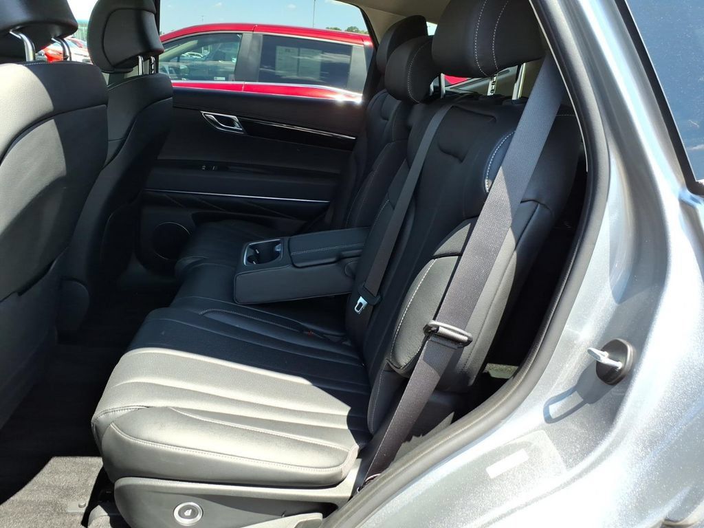 Used 2025 Genesis GV80 2.5T Standard AWD/4WD image 9