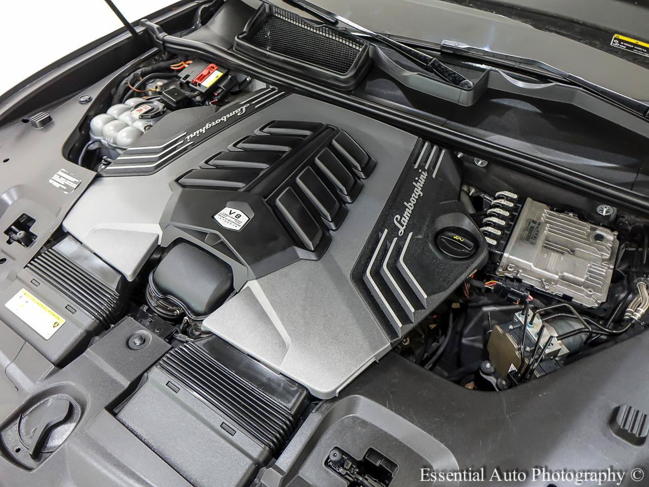 Used 2021 Lamborghini Urus AWD/4WD image 40
